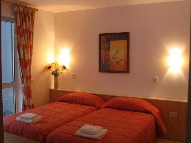 Aparthotel Club Salina Wharf 4*